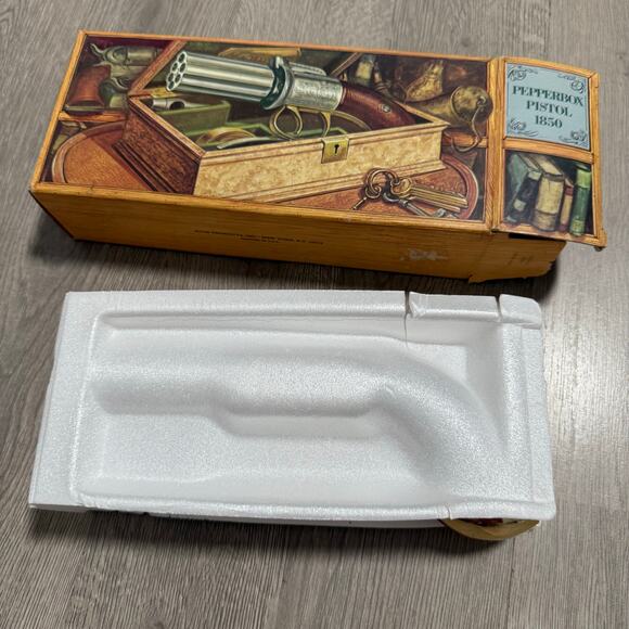 Vintage Avon Pepperbox Pistol 1850 Tai Winds Cologne Decanter in Original Box - Picture 13 of 13